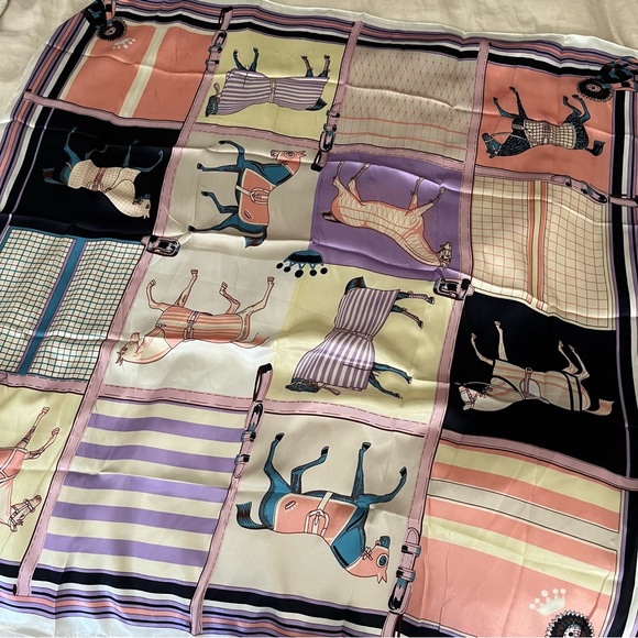 Suzhichou Horse Print Equestrian Scarf - Picture 2 of 6